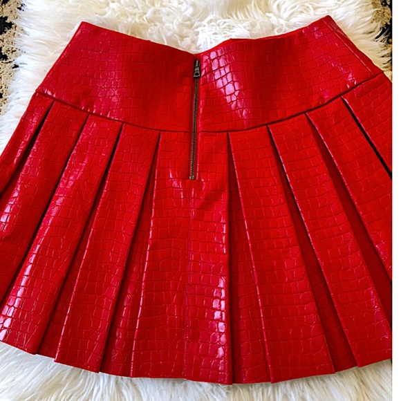 ALICE + OLIVIA Emilie Croc Embossed Faux Leather Pleated Mini SKirt - Picture 14 of 14